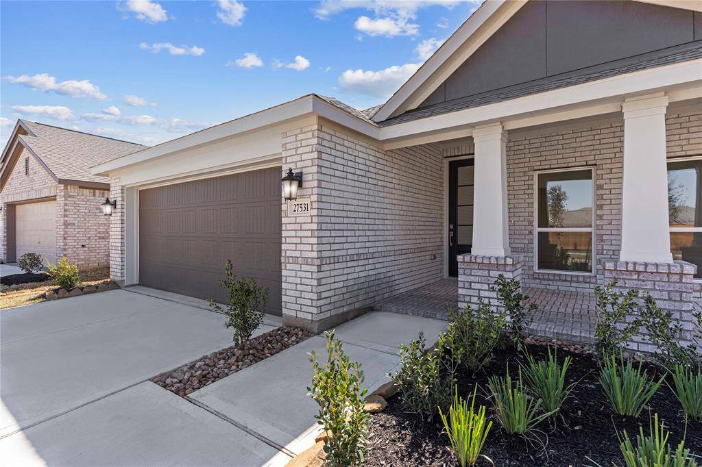 Outstanding Katy school district. Move in ready! Won’t last long. No flooding during any of the storms!