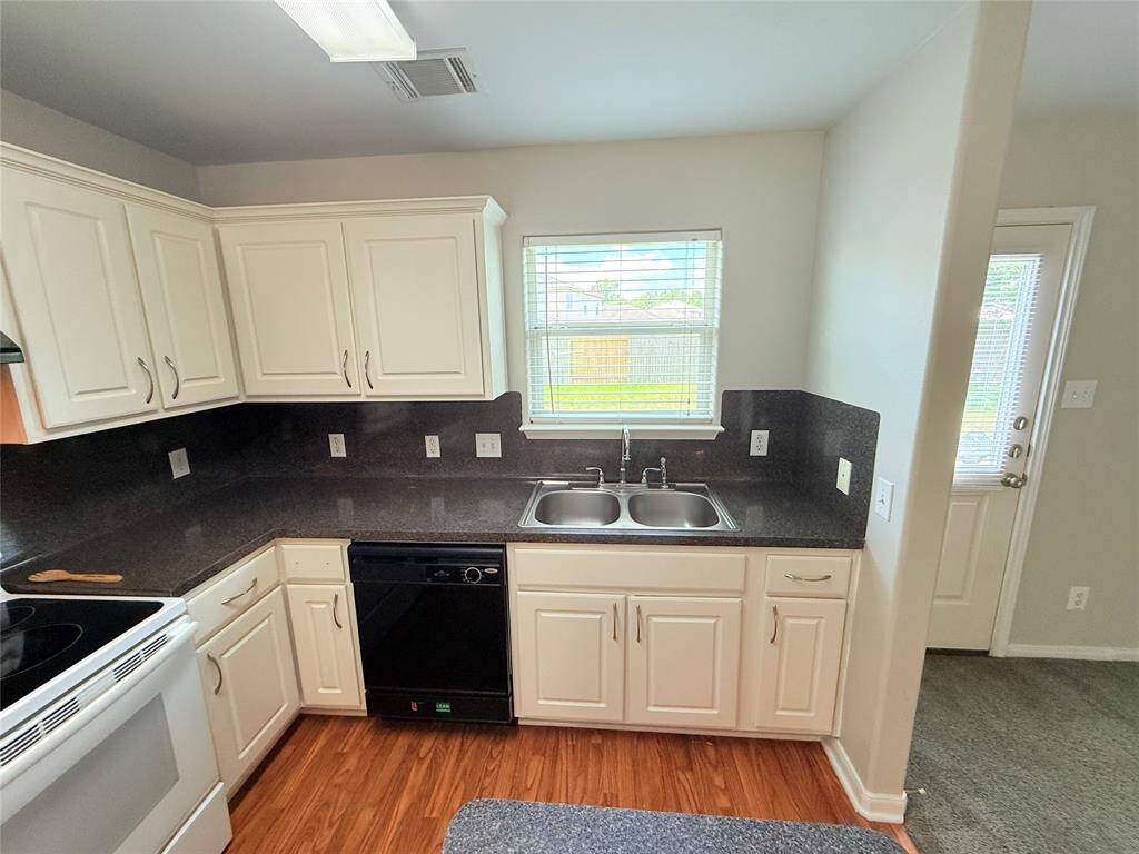 Kitchen with island