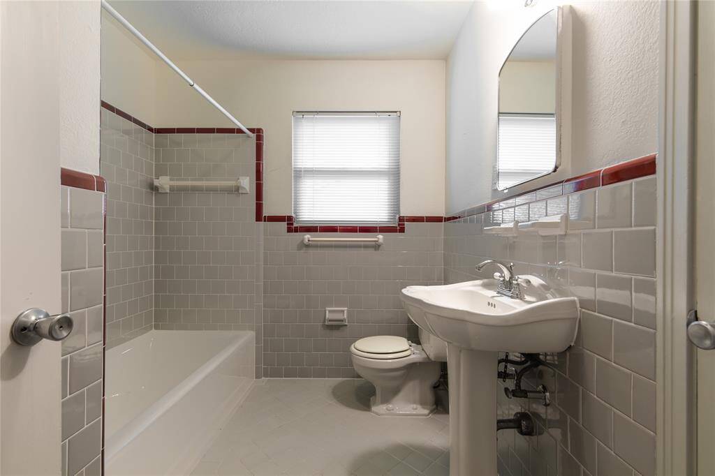 Nice bath w shower and sink.  Sharded with bedrooms 2 and 3.