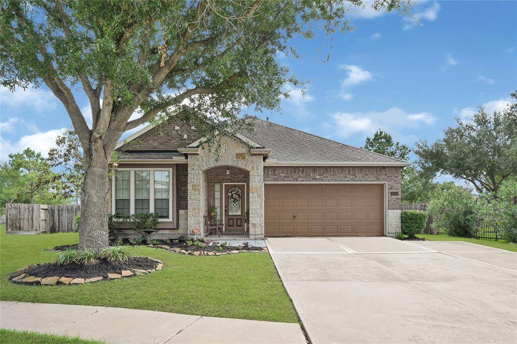 Great Location. Corner Lot, only one neighbor on the side and a walking trail behind!