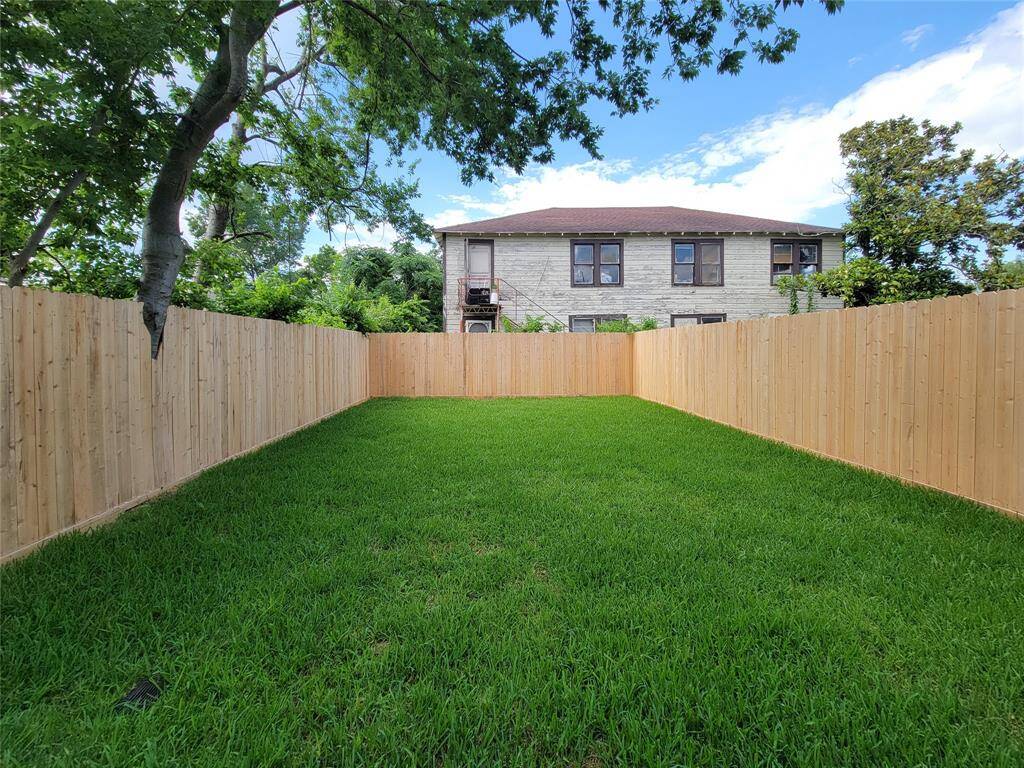 spacious yard