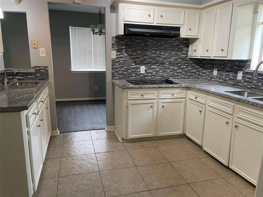 Kitchen 2 Sinks