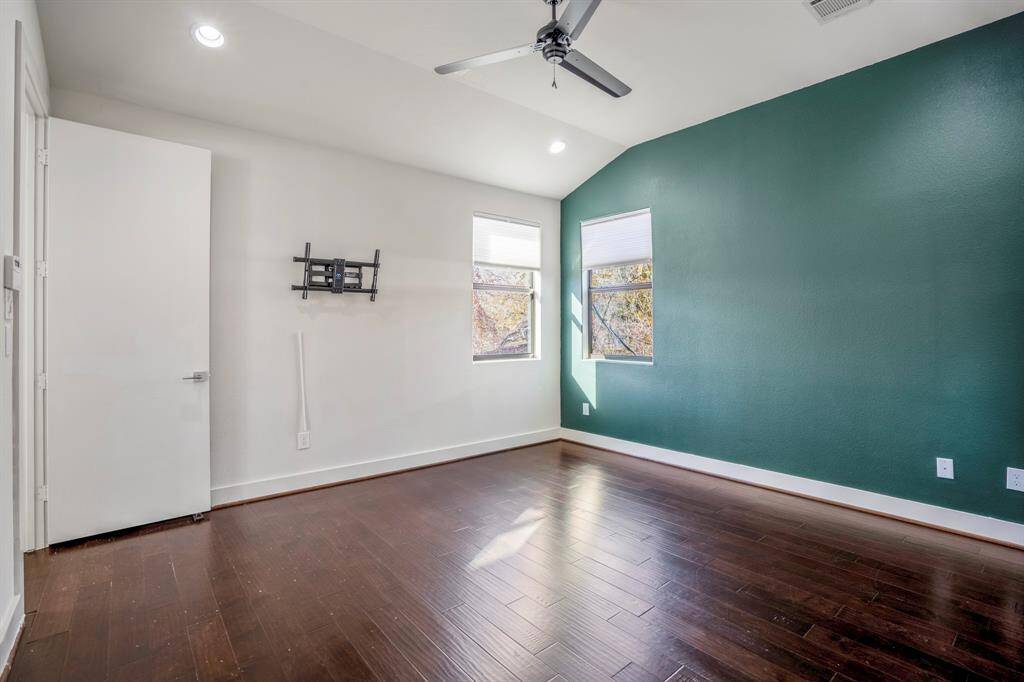 Accent wall from most recent tenant – paint colors may vary.
