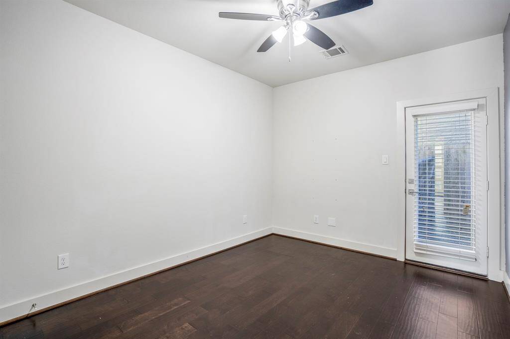 First bedroom on the main level – ideal for guests or a home office.