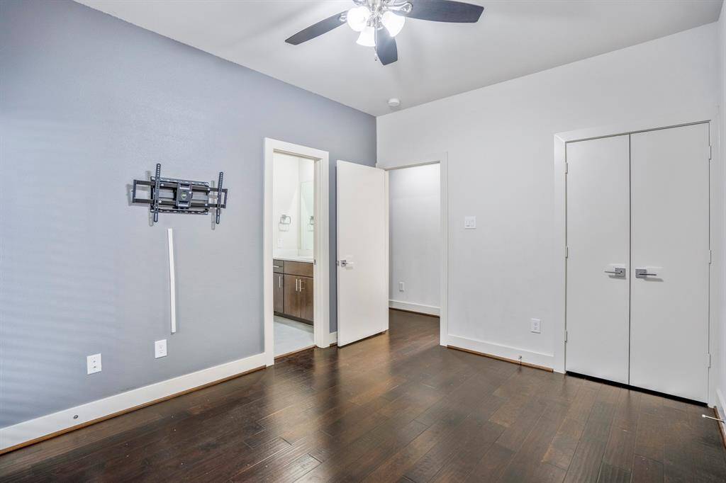 First bedroom on the main level – ideal for guests or a home office.