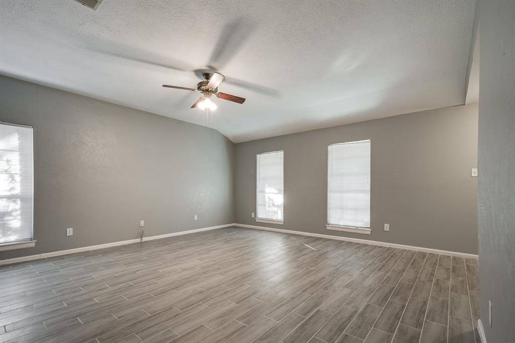 Spacious living room