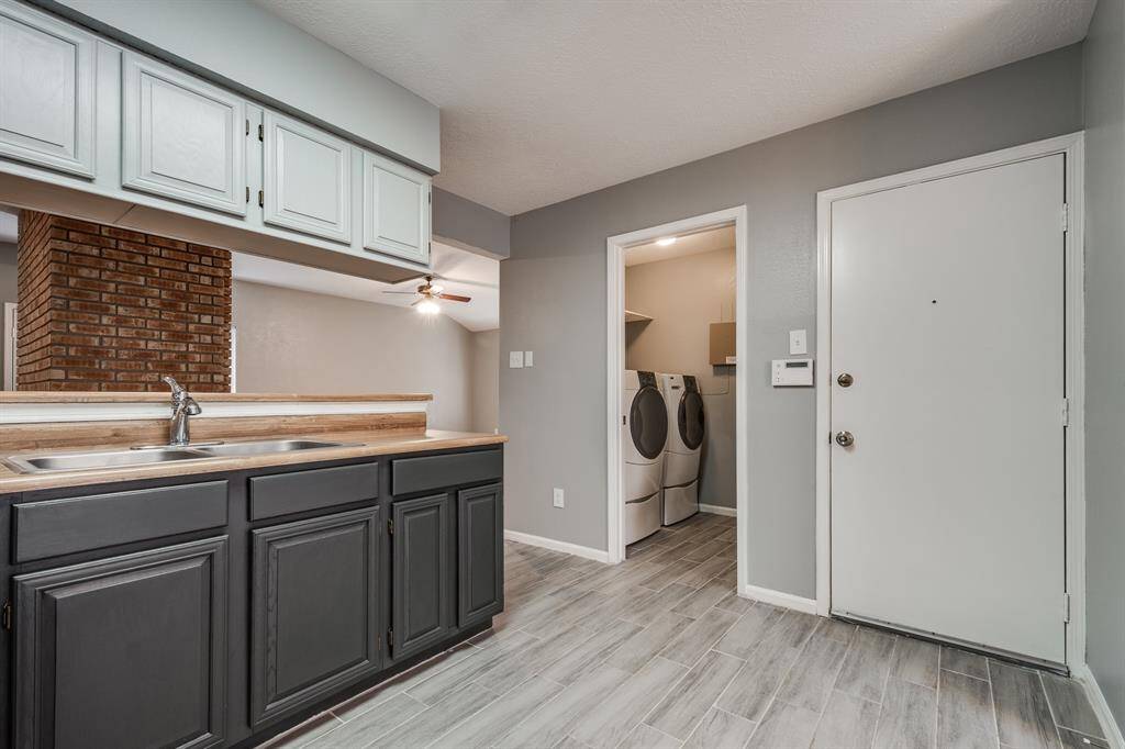 Washer and Dryer included!