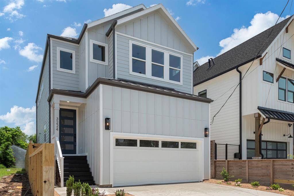 Welcome Home! With its inviting entrance to create that perfect "glad to be home" feeling. This charming home is ready to wrap you in comfort.