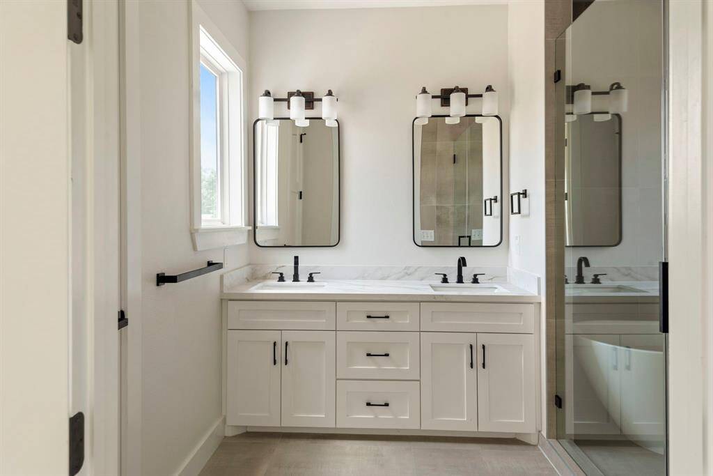 This home boasts 2.5 beautifully appointed bathrooms. The primary en-suite offers a spa-like retreat with elegant fixtures.