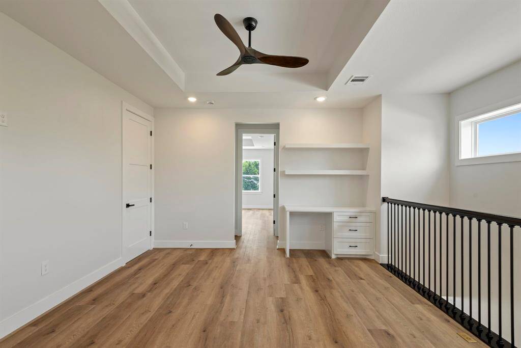 Soaring nine to ten foot ceilings create an airy feeling throughout, while elegant tray ceilings add that perfect touch of architectural charm.