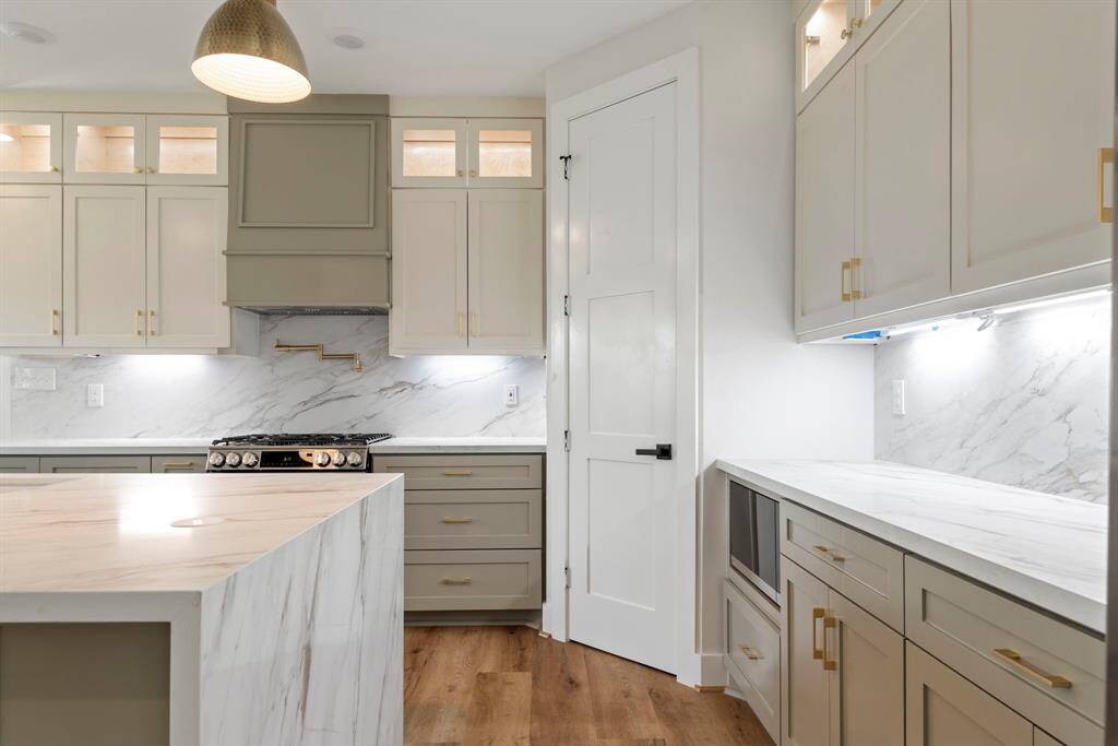 It's the little things that make this kitchen special—every detail has been thoughtfully chosen.