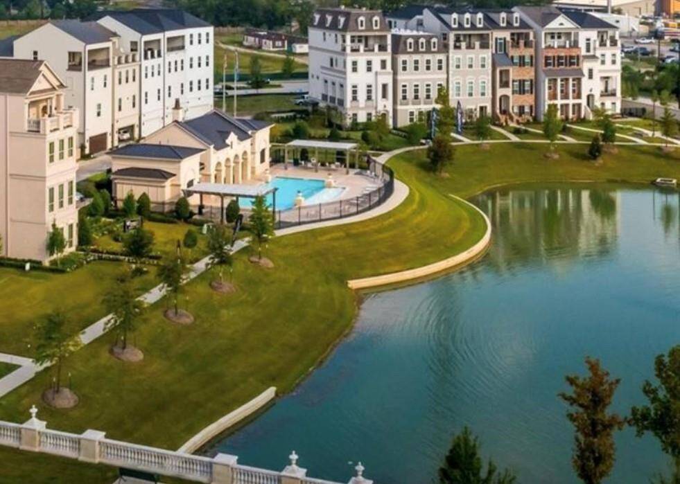 Somerset Green is in an exclusive guard gated community that is a wonderful place to come home to! It has wonderful amenities, such as walkways, canals, an amazing community area and pool, two dog parks, a children’s park, and lots of green space