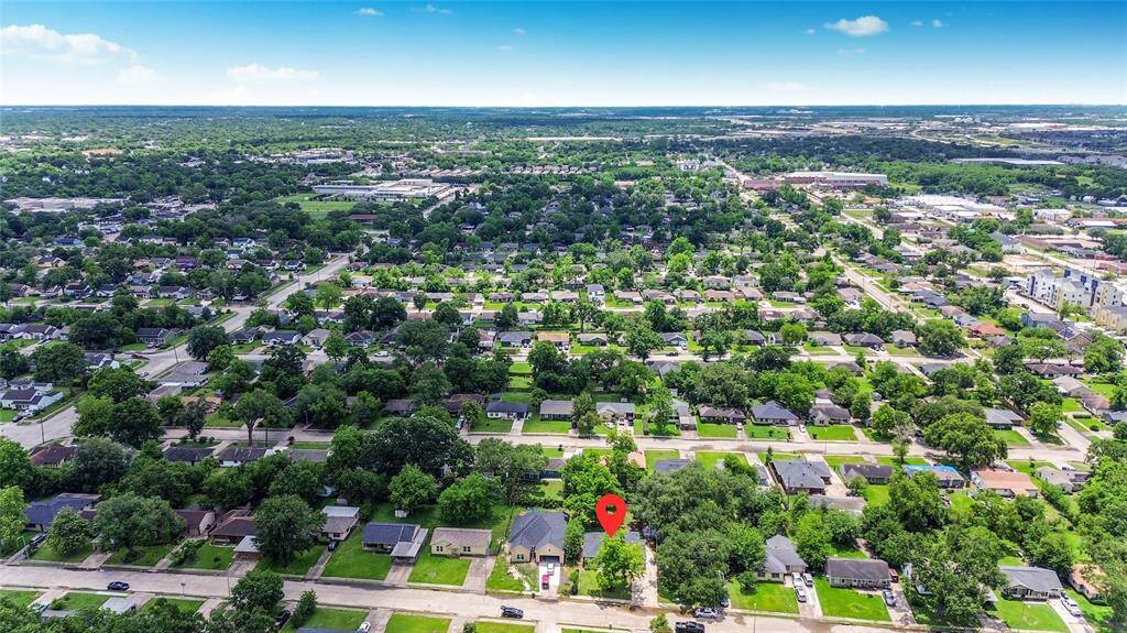 Located just minutes from the University of Houston, the Texas Medical Center, and major freeways.