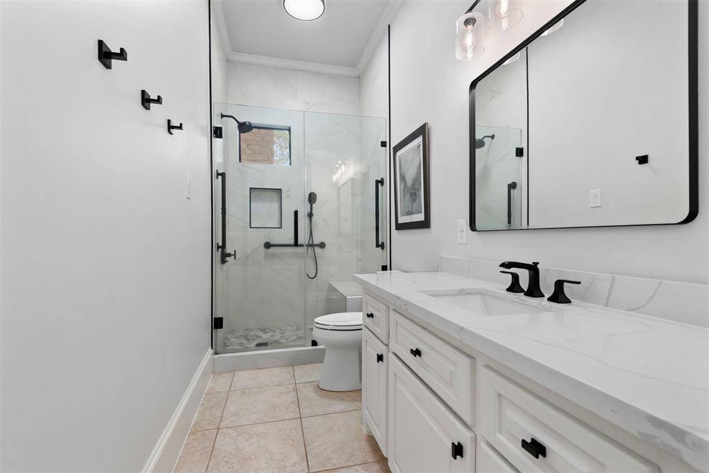 Full bathroom for bedroom #3