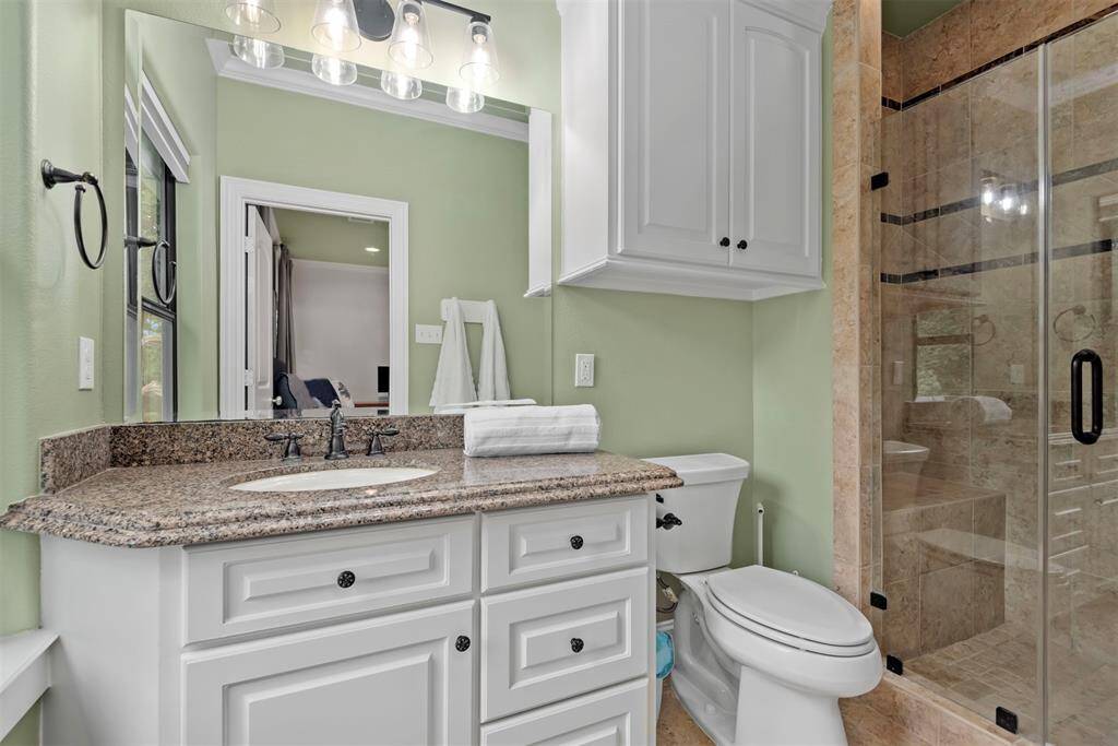 Full bathroom for bedroom #4