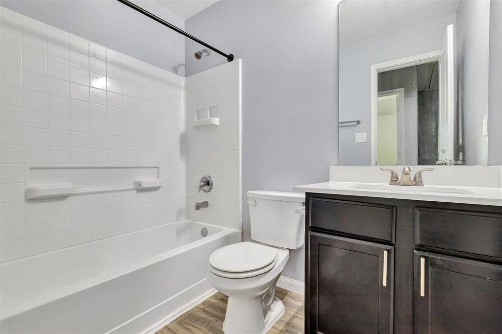 Upstairs Secondary Bath