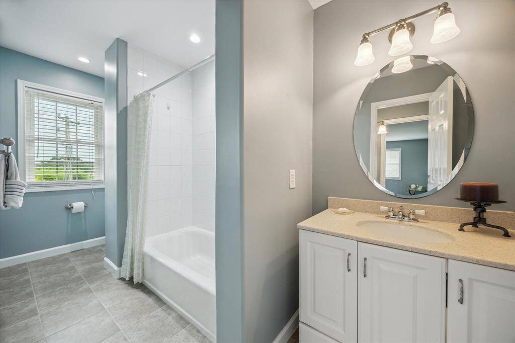The apartment has a full bath with tub/shower combo.