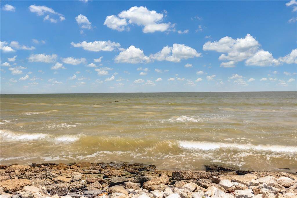 With approximately +/- 200 'of frontage at the water, this lot offers incredible views of Galveston Bay over the "rip-rap' bulkhead.