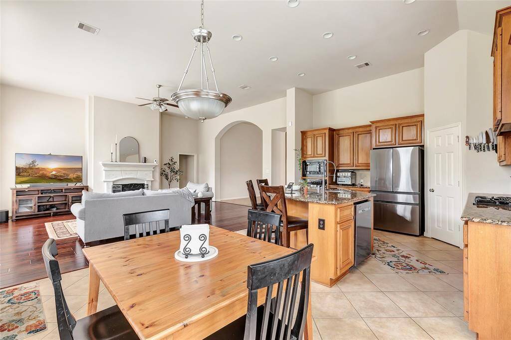 Open Kitchen into Family Room
