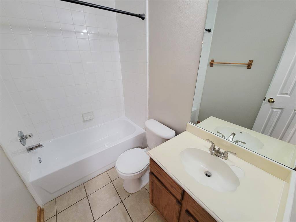 Durable ceramic tiles enhance all wet areas.