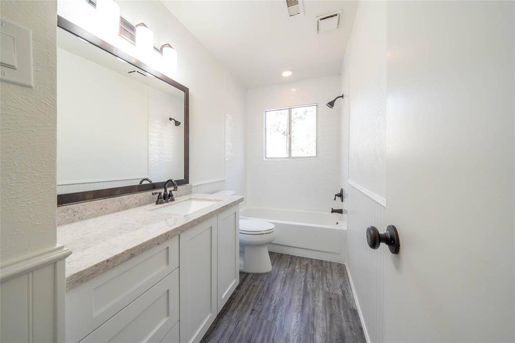 Full bathroom upstairs for secondary bedrooms to share