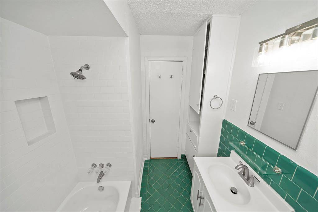 Bathroom W/Linen Closet Cloth Hamper