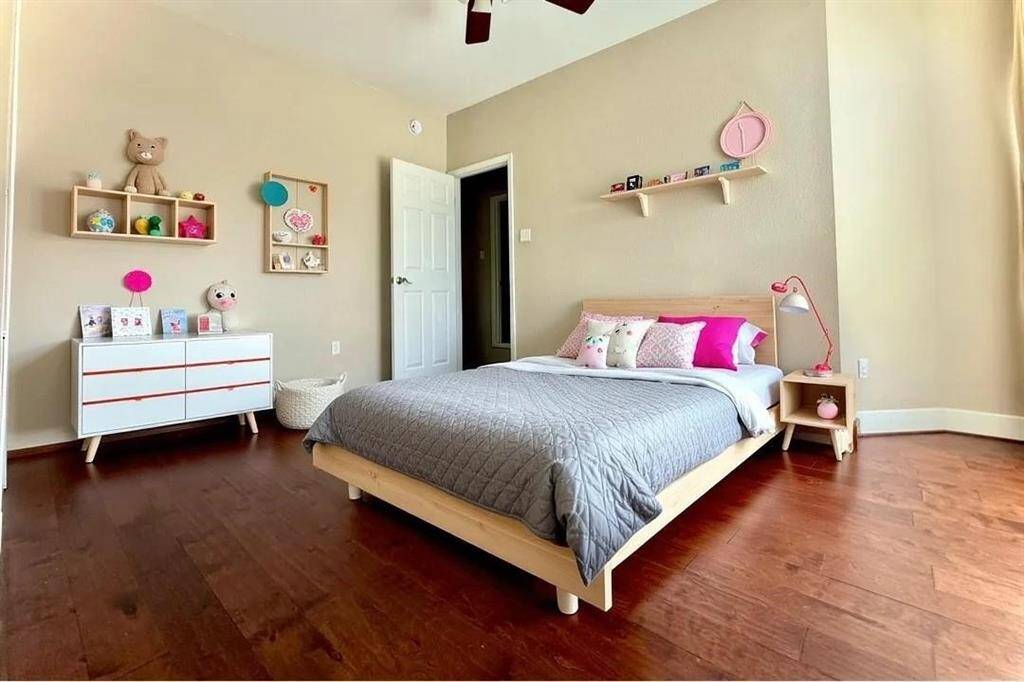 Virtually staged to ignite your creativity - 2nd Bedroom