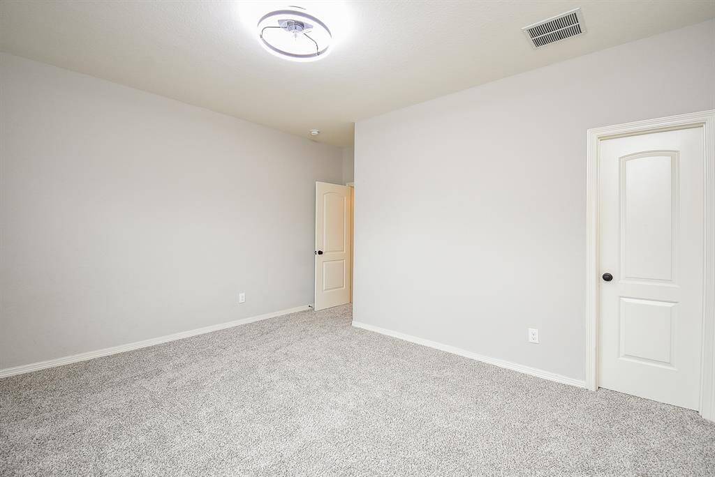 Huge Walk-in Pantry