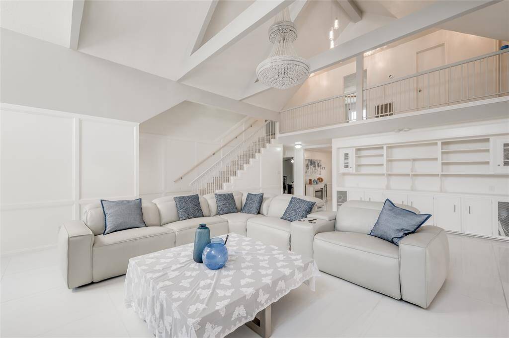 This home features a timeless and versatile color palette with its pristine white walls and white tile flooring. The neutral tones create a bright and airy atmosphere, allowing you to effortlessly personalize the space with your own decor and furnishings.