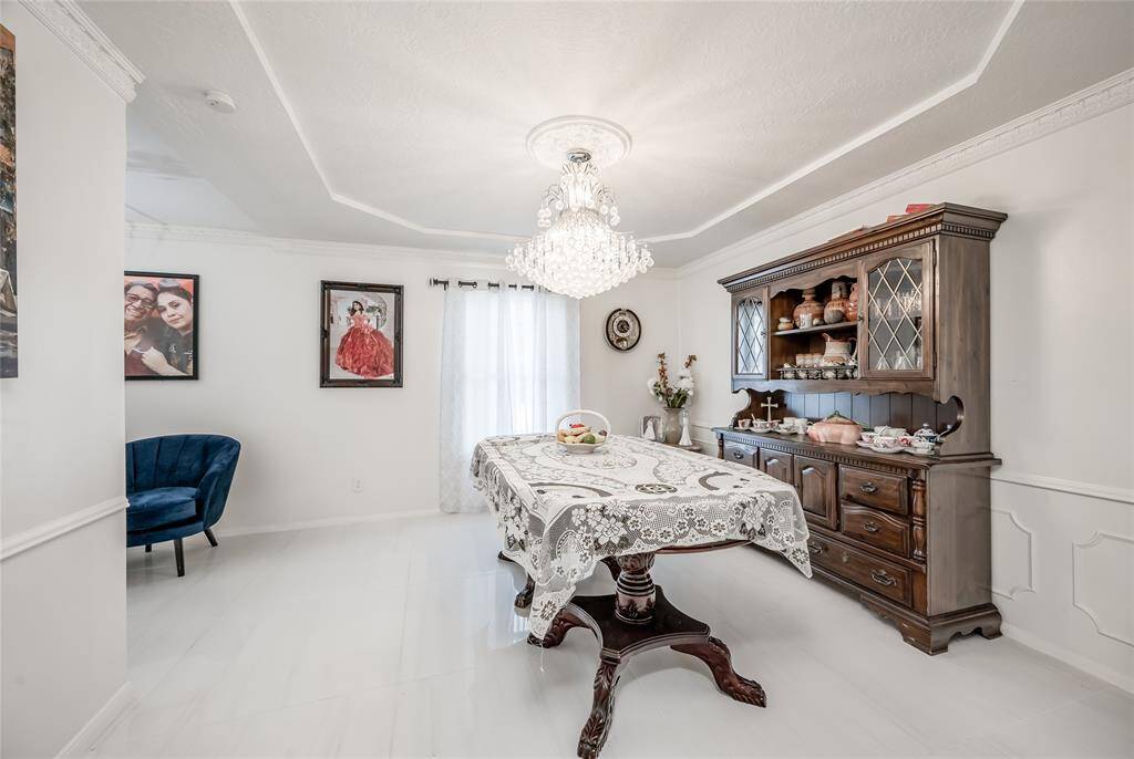 Impress your guests in the elegant formal dining area, designed for both sophisticated entertaining and memorable family gatherings. Ample room for a dining table with well-placed lighting, the formal dining area exudes warmth and grace, making every meal an occasion to remember.