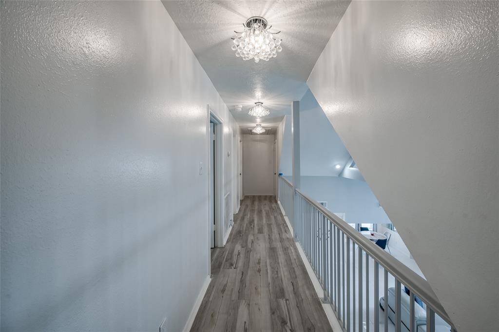 The walkway on the 2nd floor going into the rooms.
