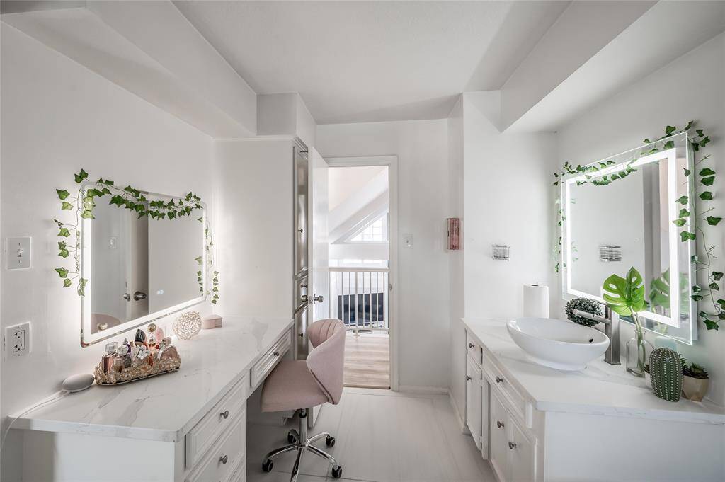 Featuring a separate vanity area and sink, this design offers both functionality and convenience. Enjoy the added space and privacy for your daily routines.