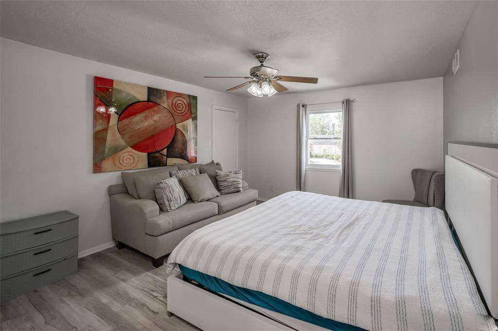 4th bedroom. The versatility and comfort of this bedroom, which offers a welcoming and functional space. With its neutral tones, this room provides a flexible canvas for personalization, allowing you to easily make it your own.