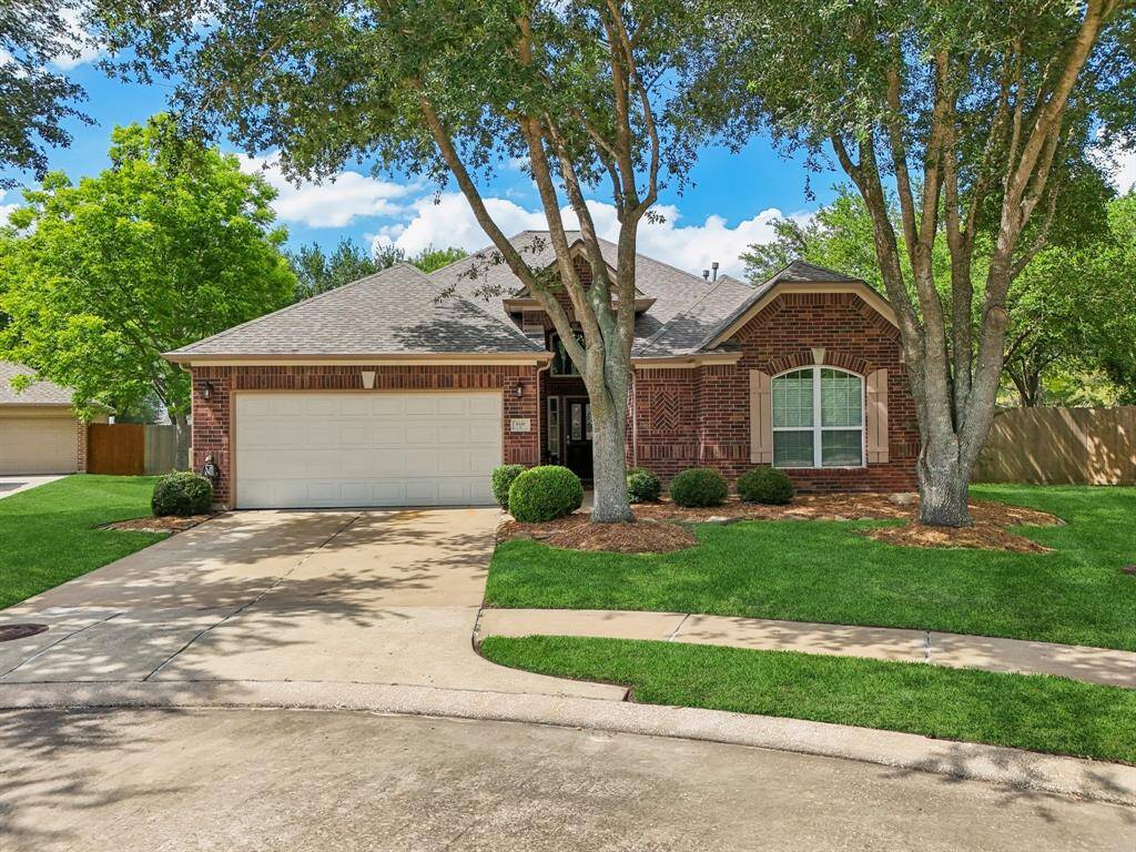 Welcome to 6120 Castle Peak Ln in desirable Westover Park!