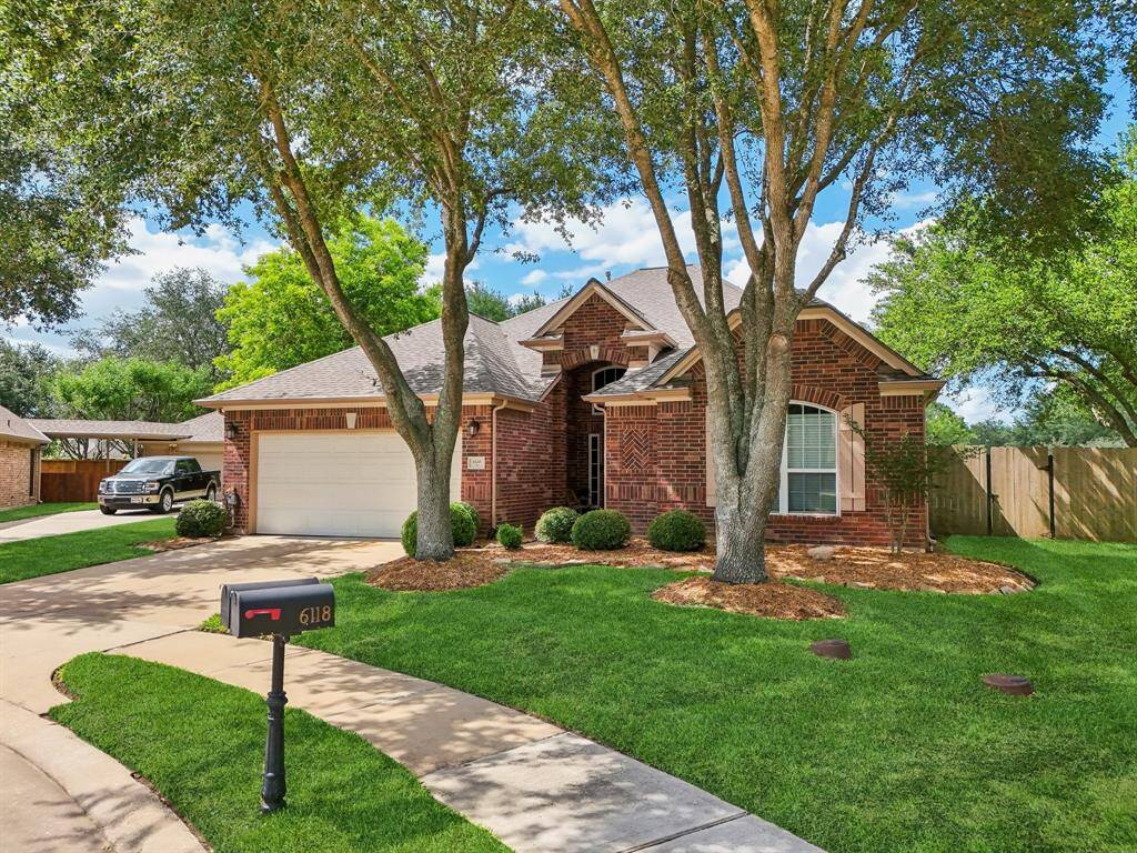 This home is situated on a gorgeous cul-de-sac lot.