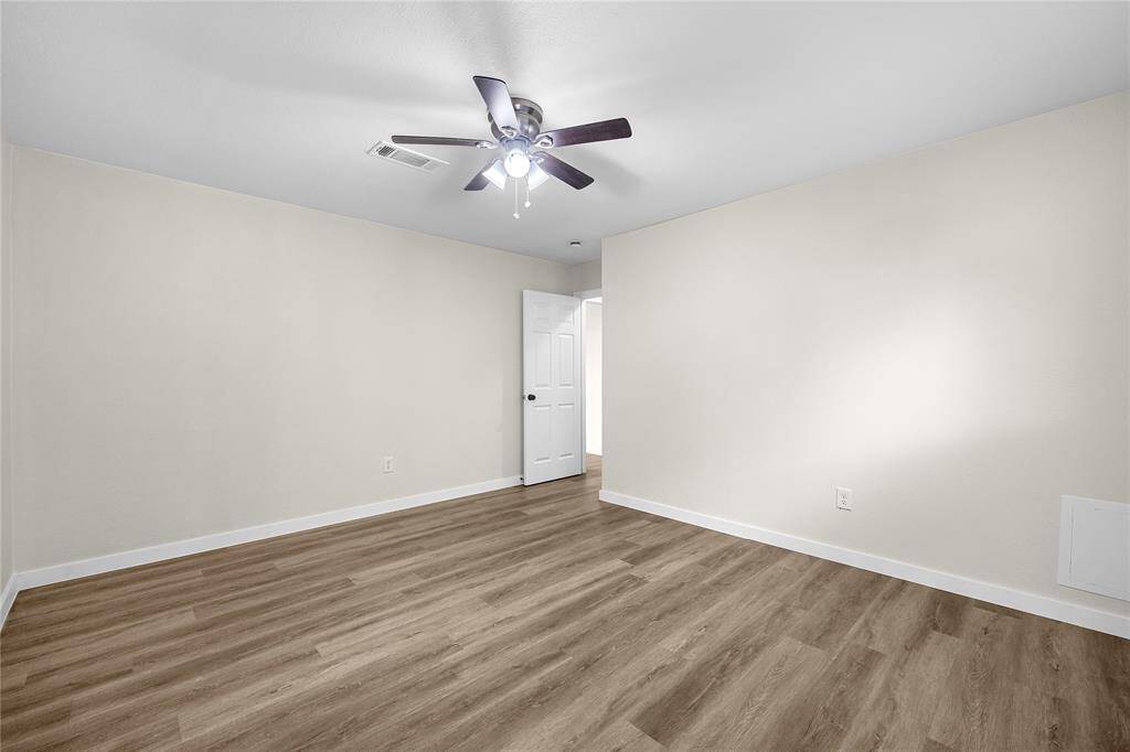 Spacious room with a private bathroom.