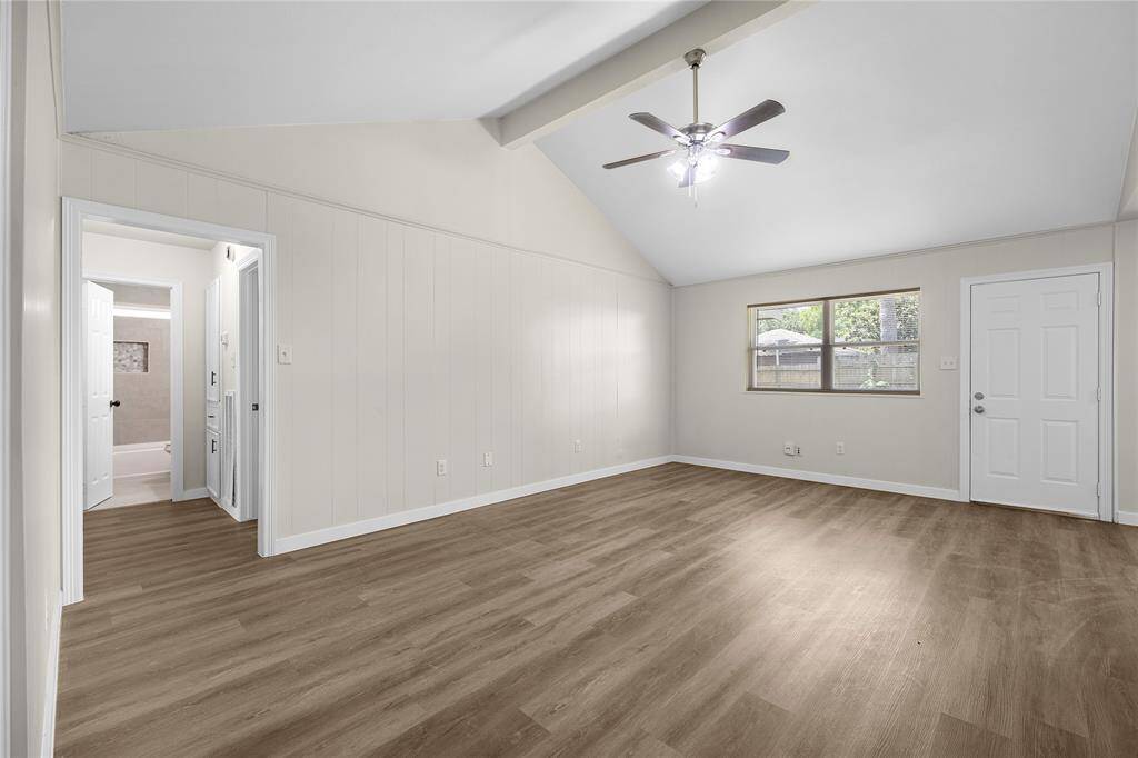 A fresh start awaits in this Houston gem. The neutral tones and natural light make this space feel bright and inviting. Ready for your personal touch.