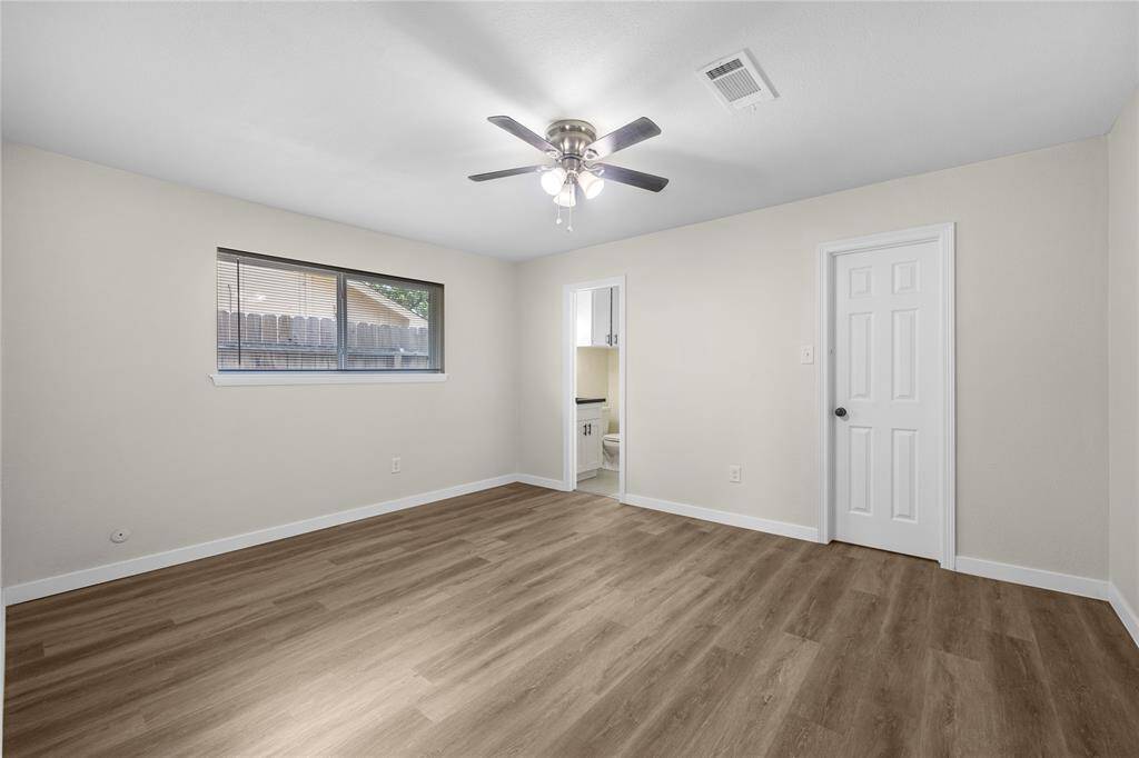 Spacious room with a private bathroom.