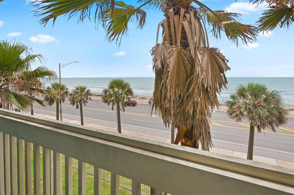 With wonderful sunrise views of the Gulf.
