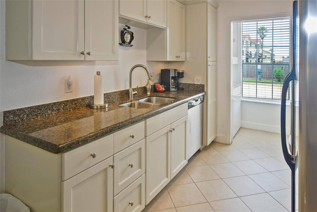Lots of counter space for meal prep.