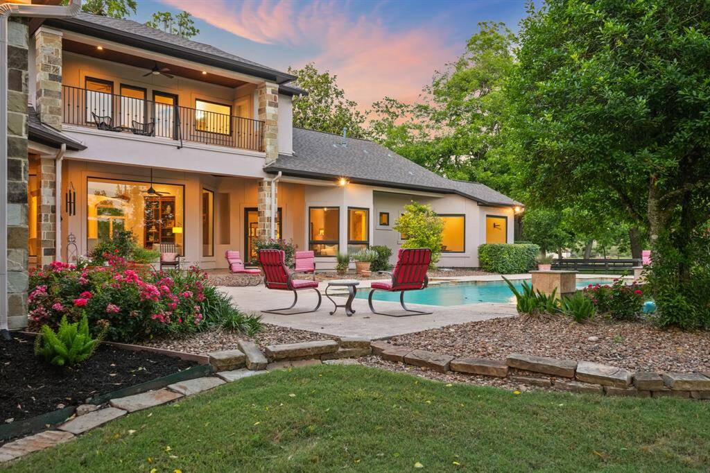 Enjoy beautiful evenings in this outdoor space.