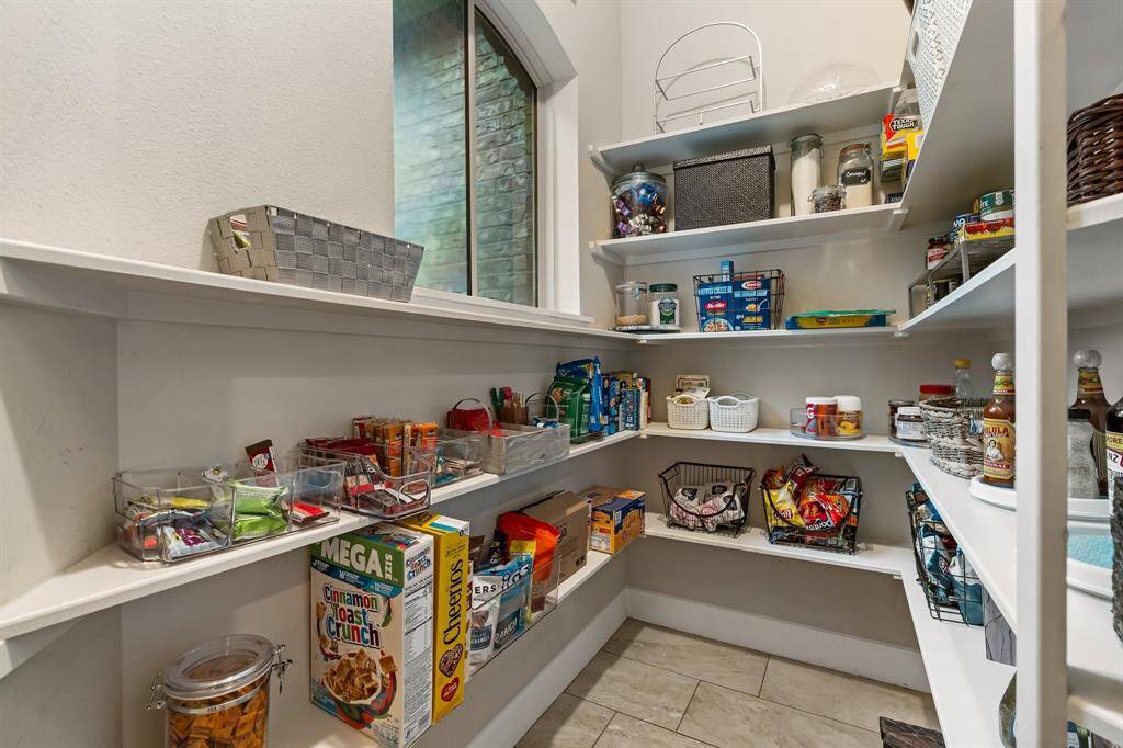 Walk in pantry