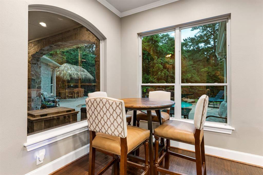 Breakfast room.