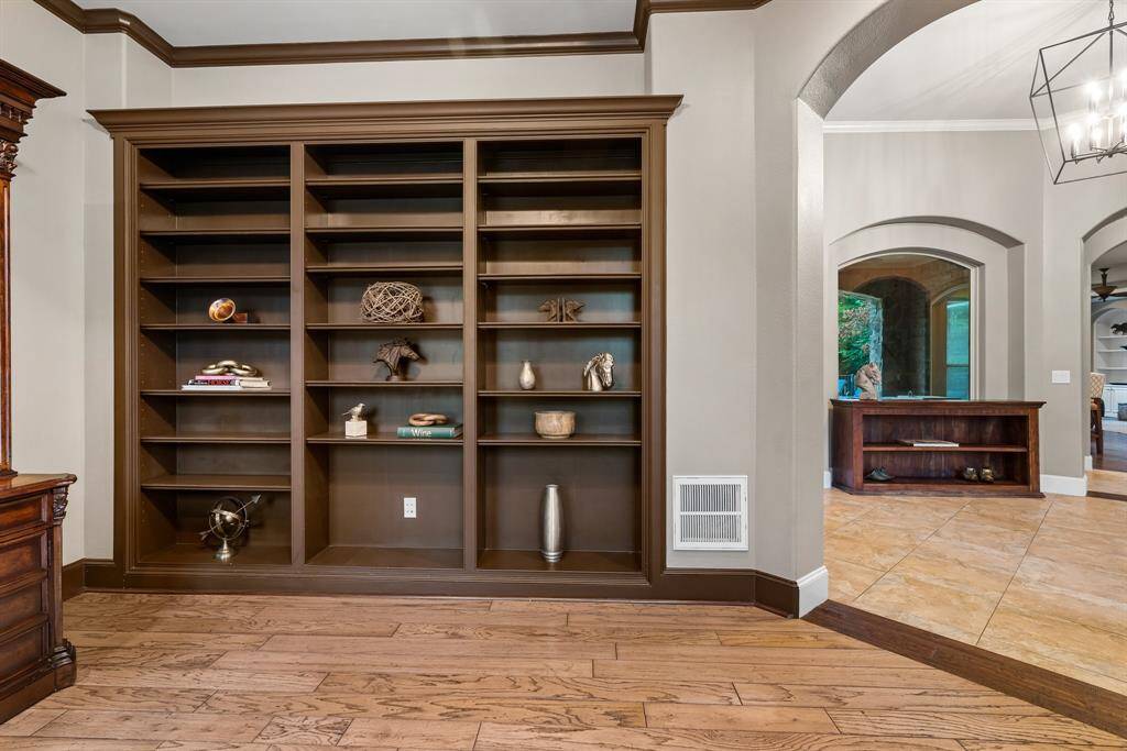 Built in shelves in home office.