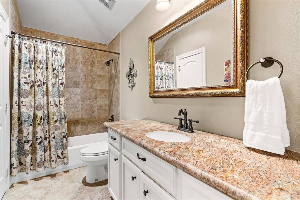 Secondary upstairs bathroom.