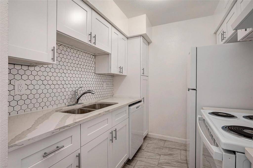 your dream kitchen with wonderful tiles backsplash