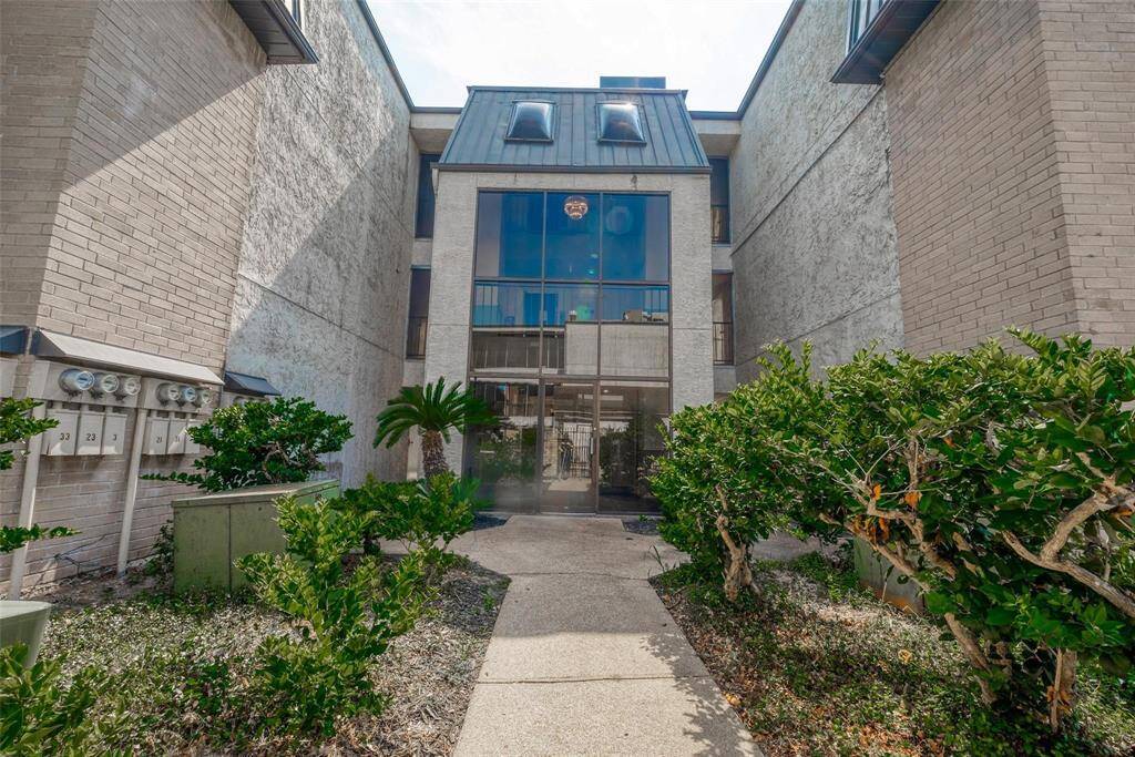 Totally Renovated, Beautiful 3 Bedrooms 2 full bathrooms unit