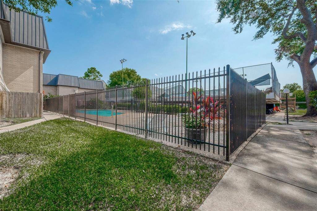A beautiful Olympic size pool to have BBQ and hang around with your friends and relatives