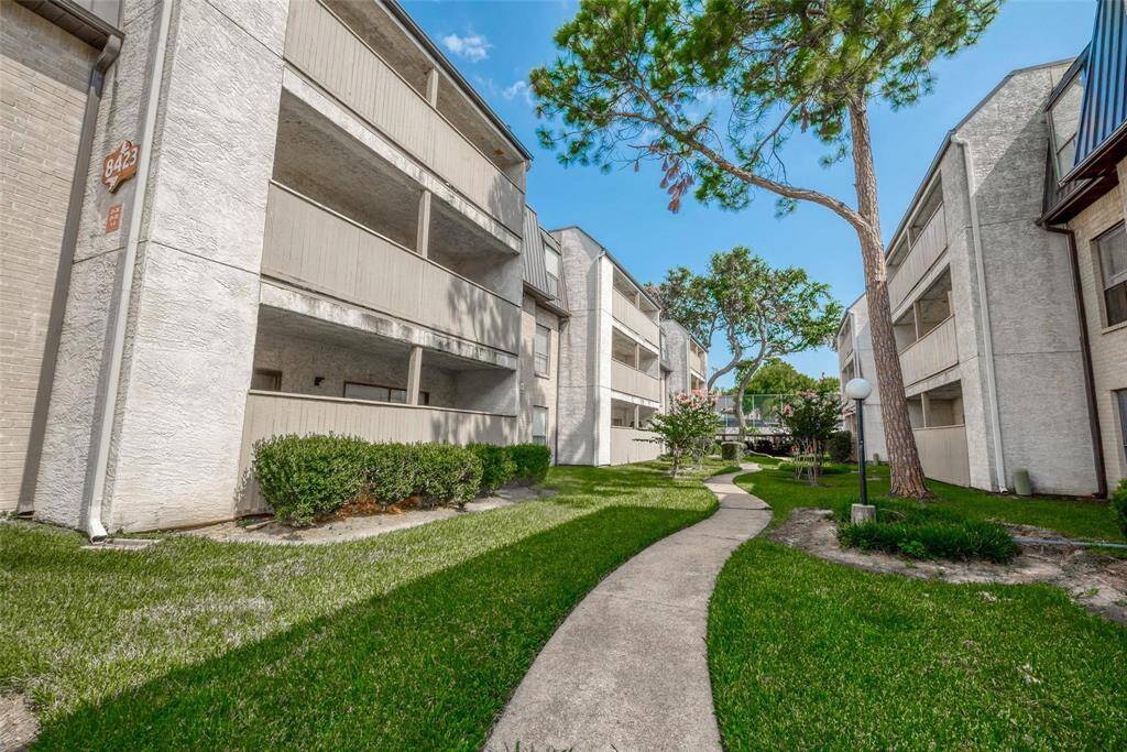 Very well maintained complex