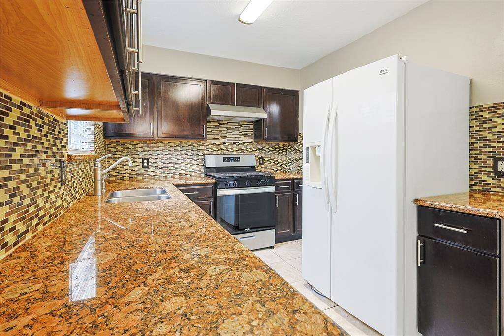 Refrigerator included w/home